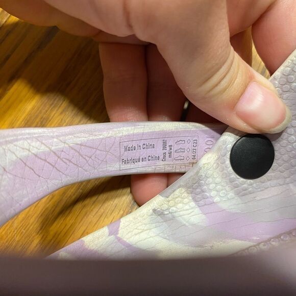 Crocs purple marbled clogs-women’s size 8 - Picture 3 of 9